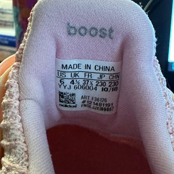 Women's adidas UltraBoost 4.0 Clear Orange Size 6 - Picture 2 of 15